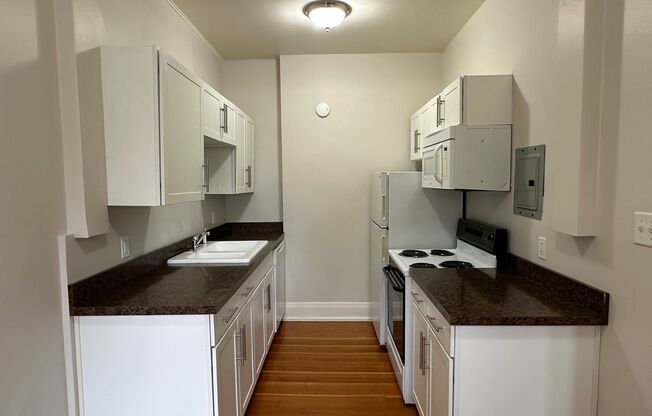 Queen Jeanette Apartments