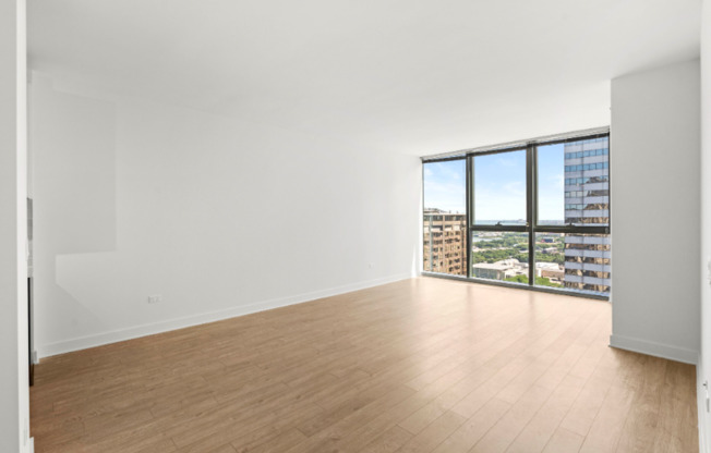 174 N MICHIGAN AVE