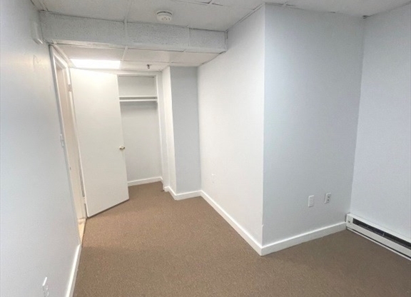 2 beds, 1 bath, 700 sqft, $3,200, Unit G3