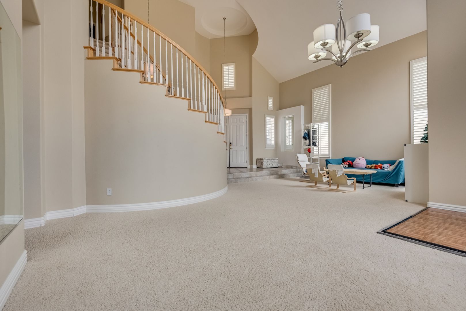 Luxurious, Entertainers Dream 3 Bedroom Home