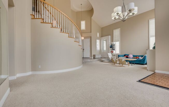 Luxurious, Entertainers Dream 4 Bedroom Home