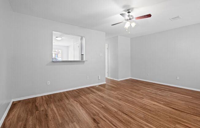 RIVER CROSSING TOWNHOME - 2BD -2.5BA - GREENBELT VIEW - WASHER/DRYER - RESERVED PARKING