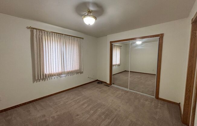 Beautiful 2 Bedroom 2 Bathroom Storage Galore!