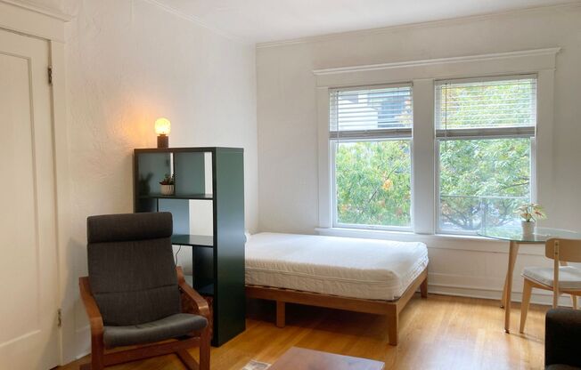 Studio, 1 bath, 335 sqft, $1,695, Unit Unit 301
