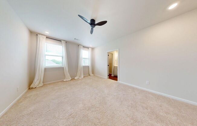 Beautiful Newer Construction Home on Mimms Trail!