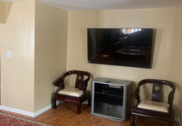 642 E 53 ST