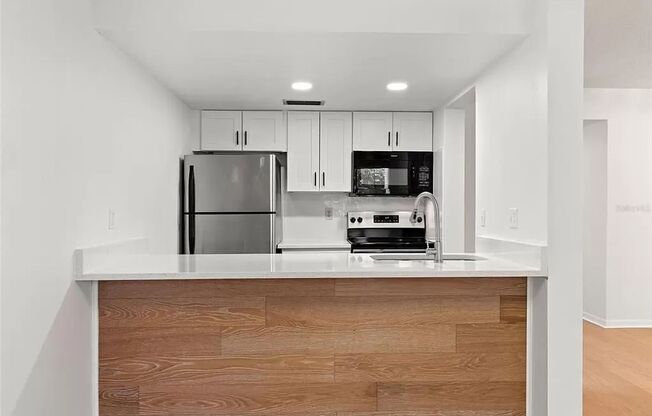 2 beds, 1 bath, $1,995, Unit APARTMENT A25