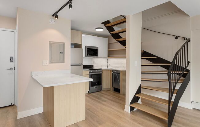 1 bed, 1.5 baths, 678 sqft, $2,450, Unit 10G