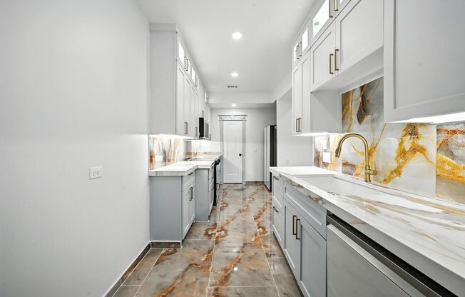 ***936 Elwood Duplex***
