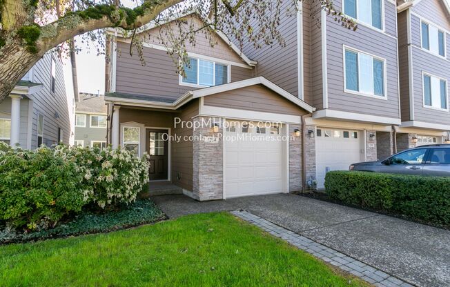 Lovely Three Bedroom Home In Tualatin!