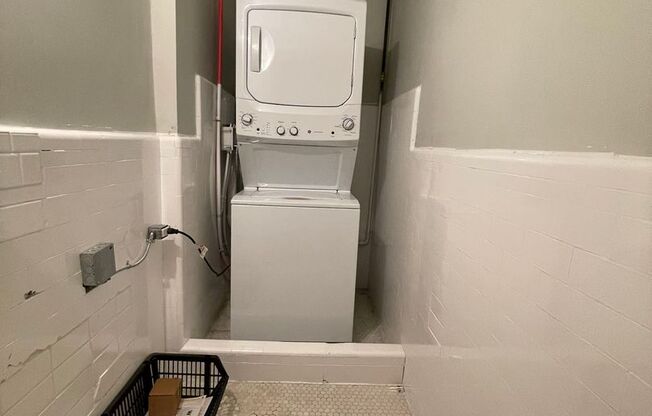 3 beds, 2.5 baths, 2,130 sqft, $3,024, Unit 1200