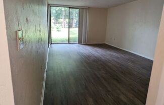 2 beds, 1 bath, $1,050, Unit 105