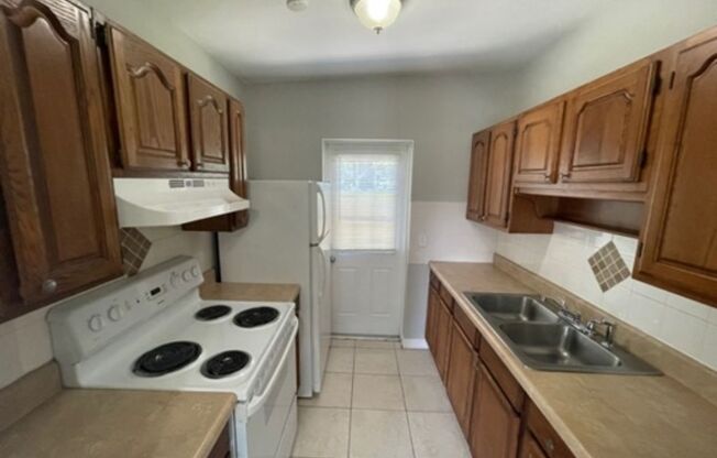 2 beds, 1 bath, $1,895