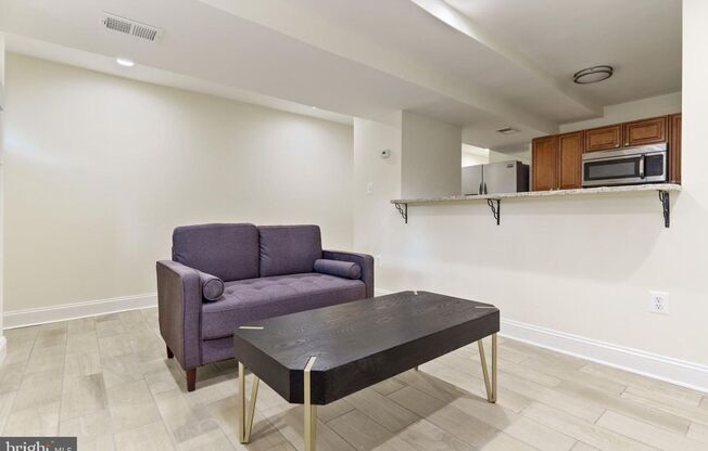 Welcome home to this 2Bd/1Bth lower-level apartment in Bloomingdale!