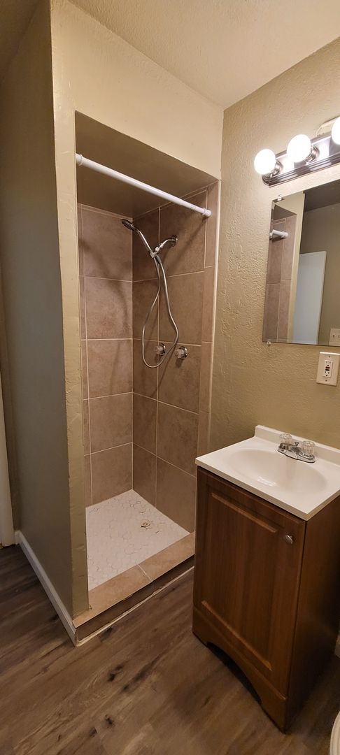 Studio, 1 bath, $775, Unit Apt 7