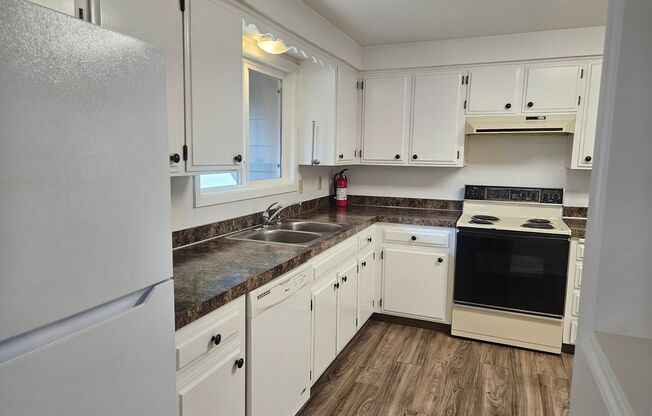 3Bd/2Ba Single Story Home - Available to View!