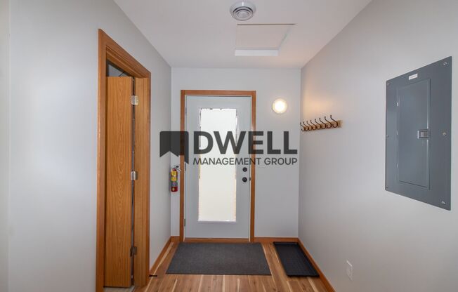 2 beds, 1 bath, $1,050, Unit 2