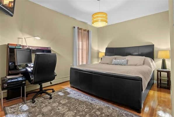 1 bed, 1 bath, 800 sqft, $2,500