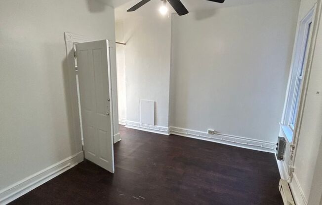 4 beds, 1 bath, $1,295, Unit Apt 2