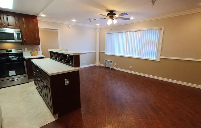 2 beds, 2 baths, 910 sqft, $2,895, Unit 406