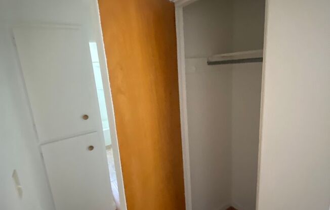 Studio, 1 bath, 400 sqft, $850, Unit S #1