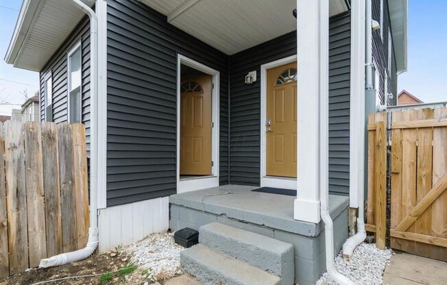 Modernized 2nd Floor Apartment in Franklinton – Your Urban Oasis Awaits!
