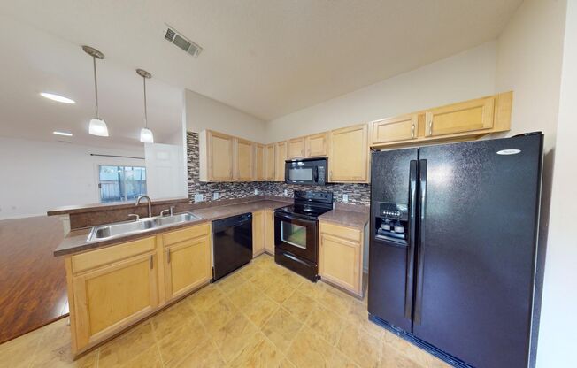 Beautiful 3 bedroom ,2.5 bathrooms . Townhouse