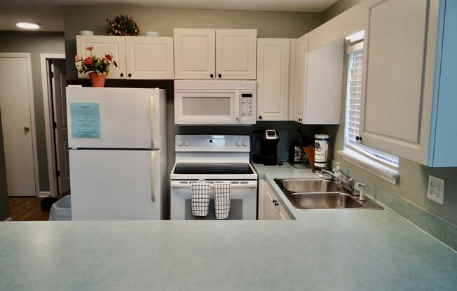 Fully Furnished W/ All Utilities Included! Seasonal Rental available 9/25/24-3/31/25