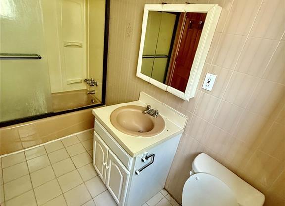 125 BAY 17 ST