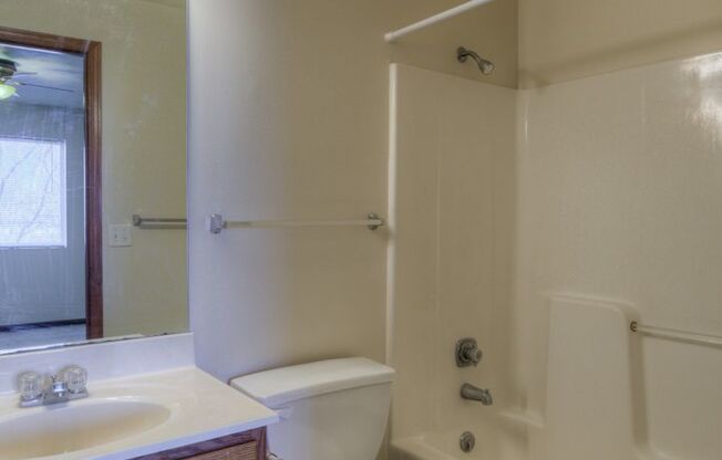 2 beds, 2 baths, $1,210, Unit 02