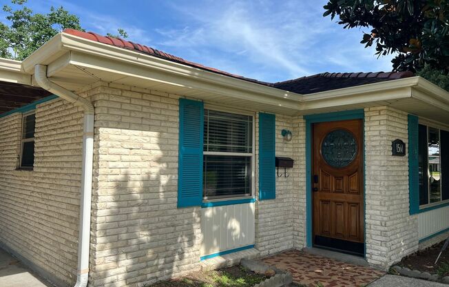 WARNING!!!!! WE ARE NOT LISTED WITH ANYONE ON FACEBOOK OR ANY SOCIAL MEDIA !!!!!3 Bedroom Single Family Home in New Orleans’ Walnut Bend