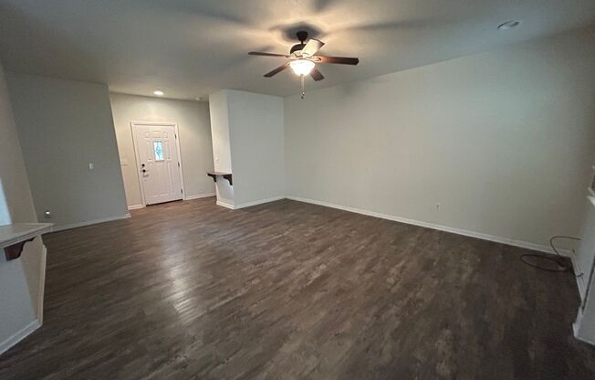 Comfortable 3-Bedroom Home in Gated Cottonwood Community