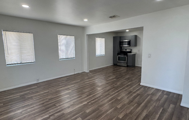 1956 N PARISH PL