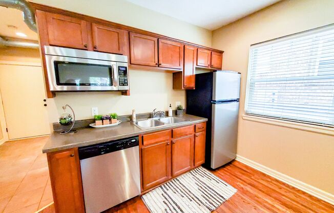 1 bed, 1 bath, 700 sqft, $1,195, Unit 609 - Unit 102 A817