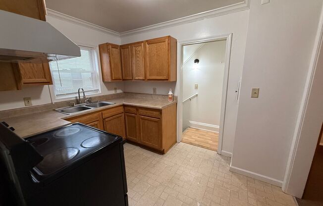 3 beds, 1 bath, $1,300