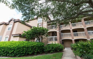 AVAILABLE ON 12/20/2024 Updated condo located in amazing location in Orlando!