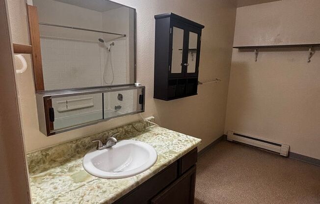 2 beds, 1 bath, $1,195, Unit 2