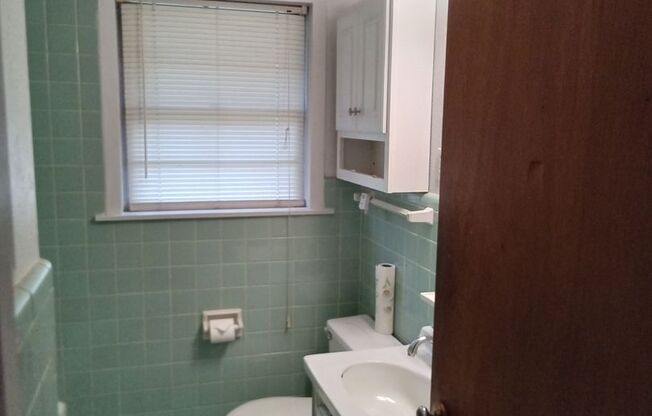 3 beds, 1 bath, $1,295