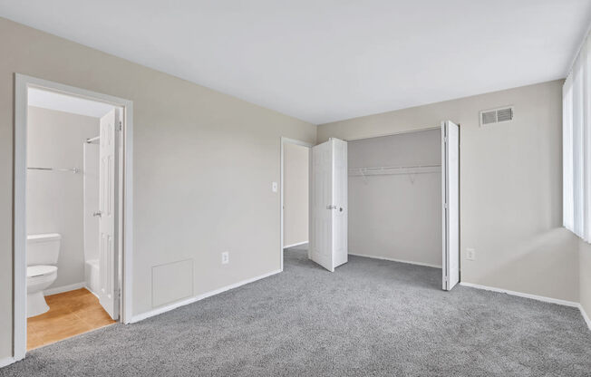 Phoenix Bedroom Carpeted