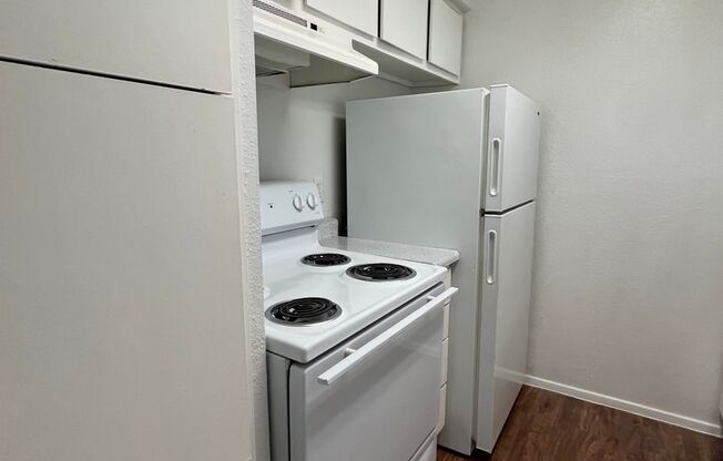 2 beds, 1 bath, 859 sqft, $1,050, Unit 01-003