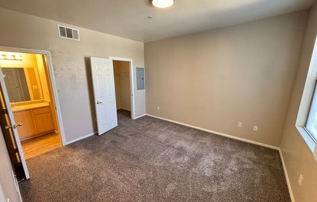 2 beds, 2 baths, $1,295, Unit UNIT 2080
