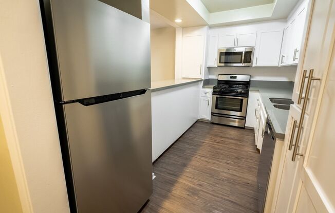 1 bed, 1 bath, 695 sqft, $2,398, Unit 300