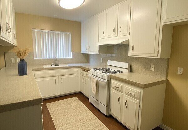 808 N AZUSA AVE