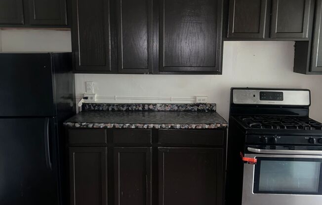 Spacious 1-Bedroom Apartment with Heat and Appliances Included – $700/Month