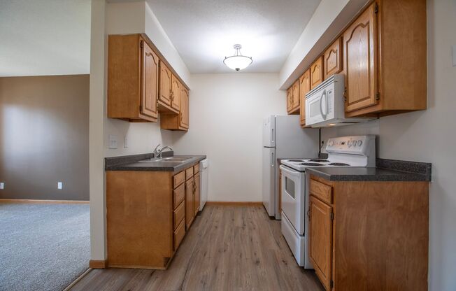 2 beds, 1 bath, 970 sqft, $1,275