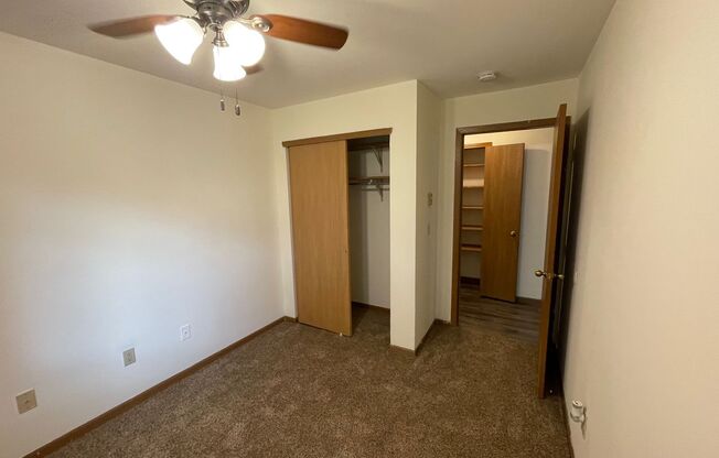 3 beds, 1 bath, 1,040 sqft, $1,800, Unit 3172-104