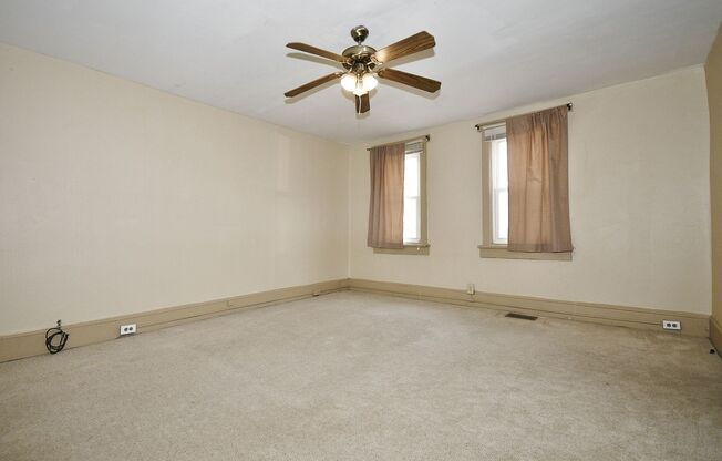 2 beds, 1 bath, $1,200, Unit Unit 1