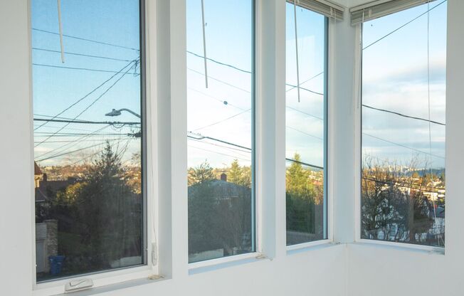 2 bedroom 1.5.bathroom 1 off street parking