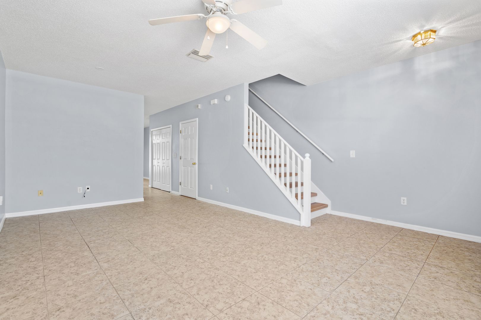 Elegant Riverview Town House