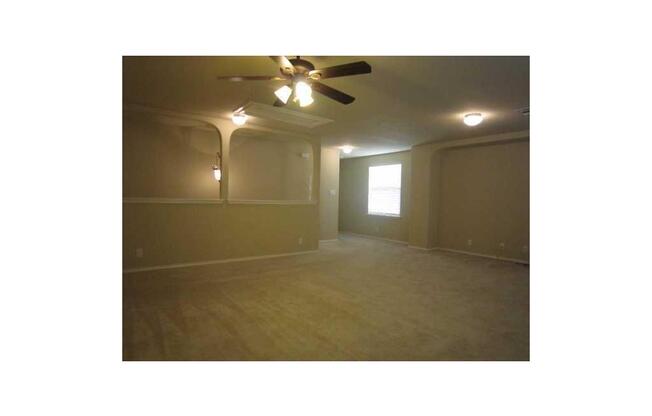 4 beds, 3.5 baths, $2,800